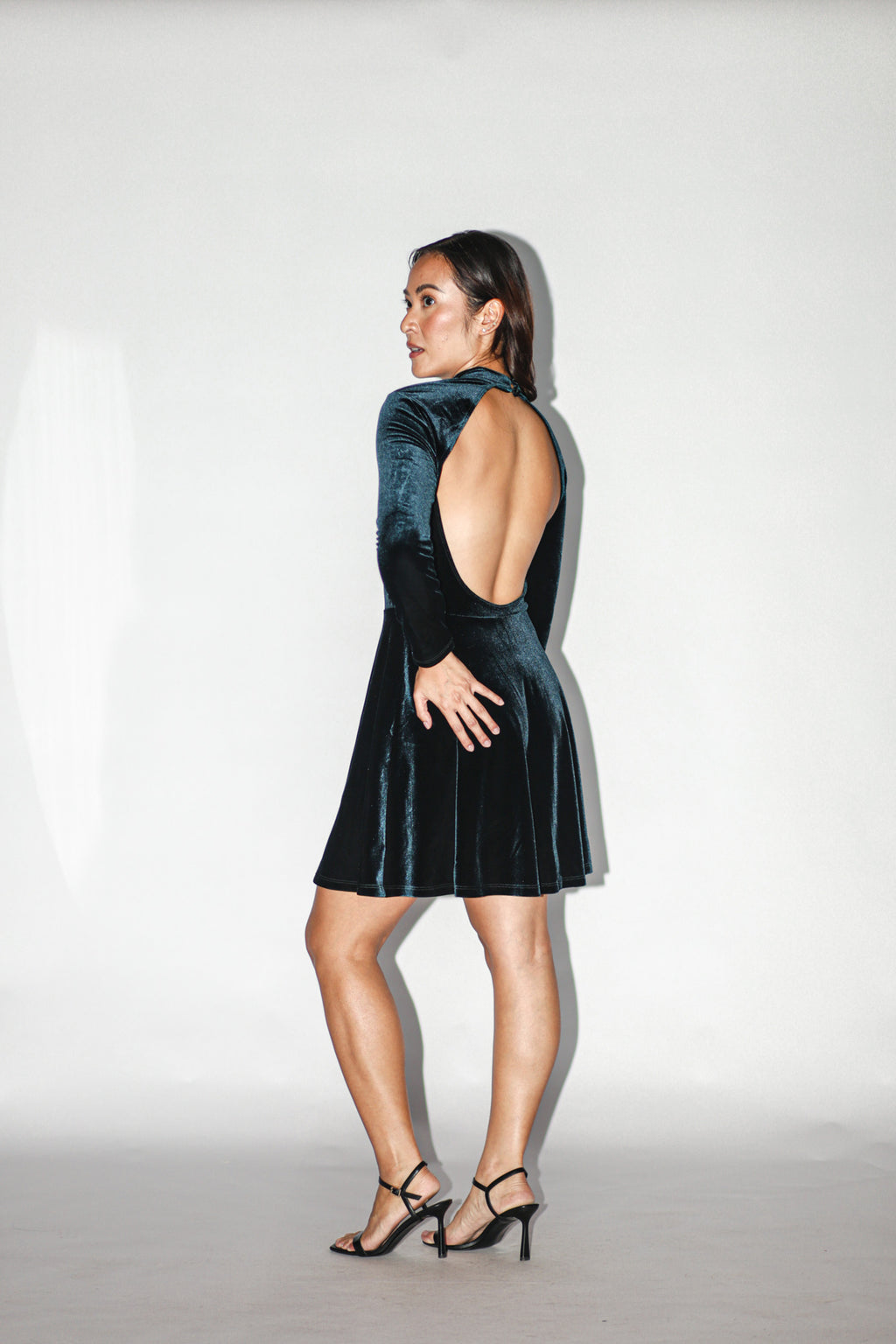 Green Velvet Long Sleeves Open Back Mini Dress